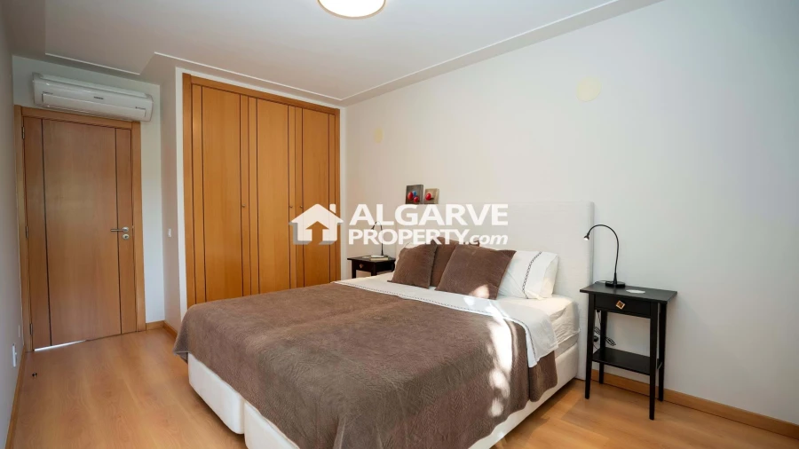 Moradia T4 para Venda em Quarteira Foto 18