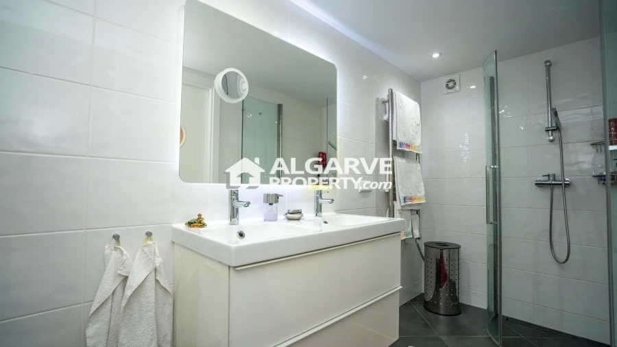 Moradia T4 para Venda em Quarteira Foto 32