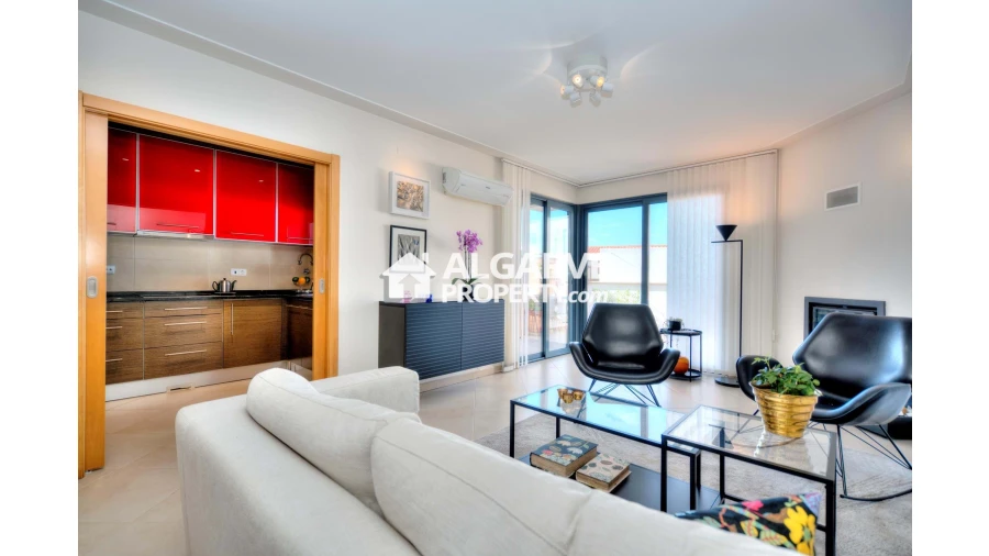 Moradia T4 para Venda em Quarteira Foto 3