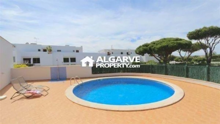 Moradia T4 para Venda em Quarteira Foto 1