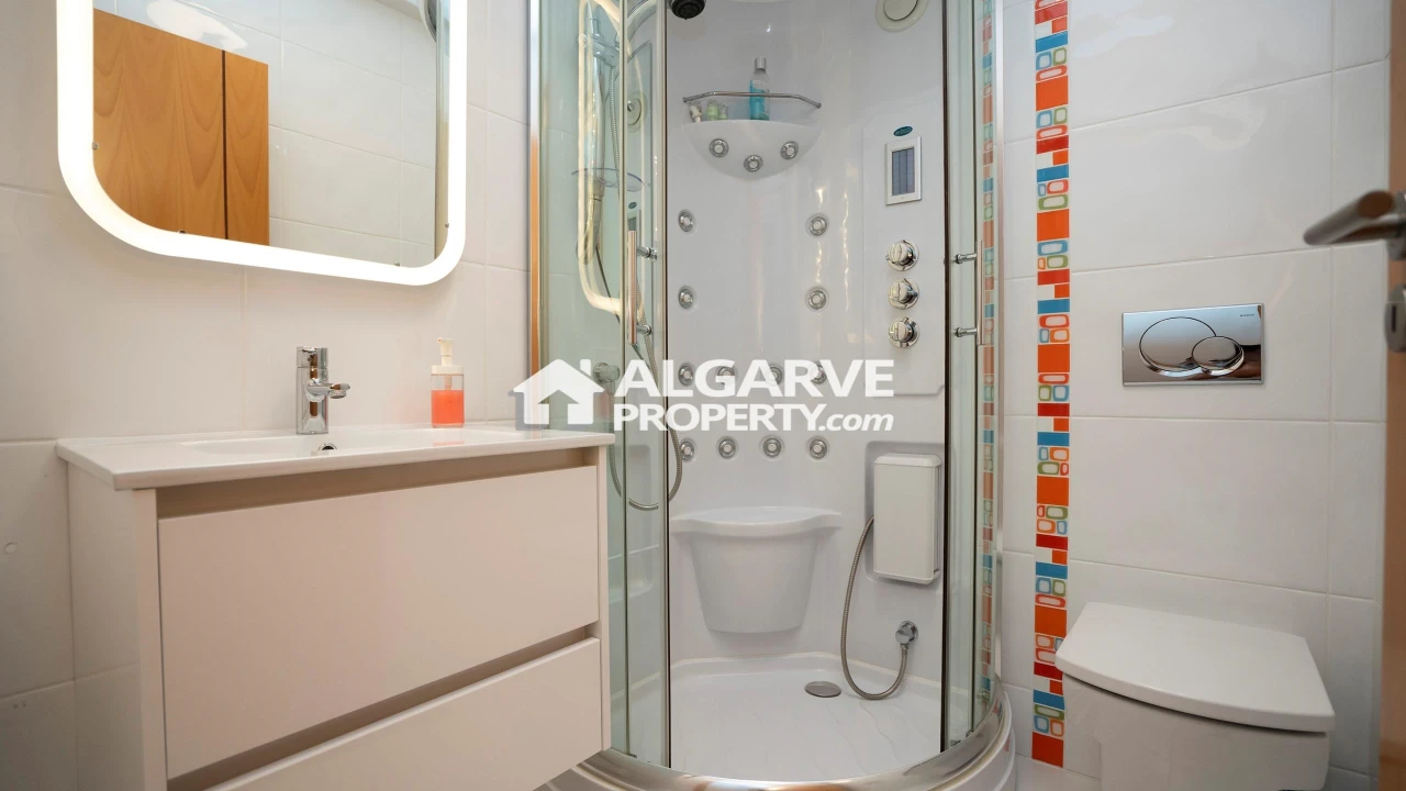 Moradia T4 para Venda em Quarteira Foto 23