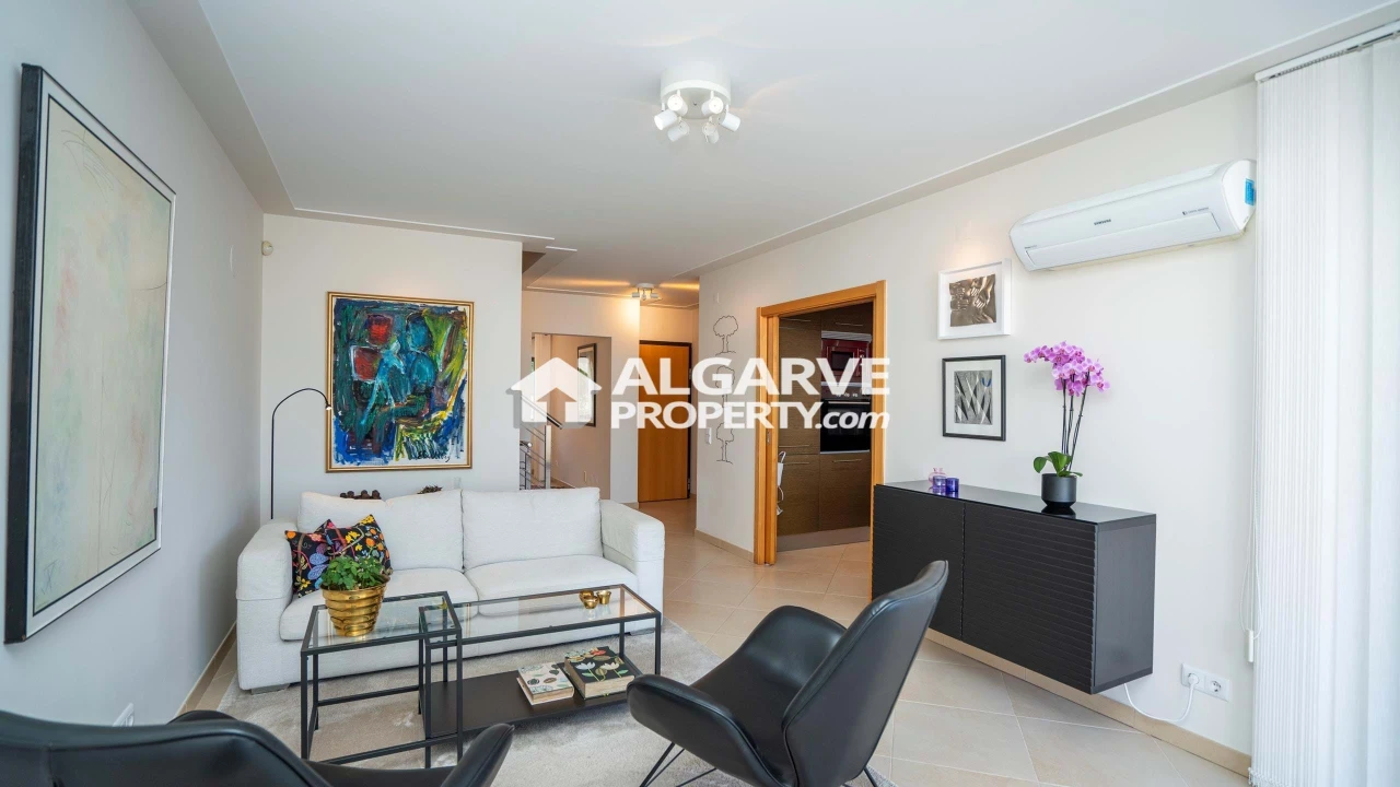 Moradia T4 para Venda em Quarteira Foto 7