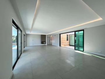 Moradia T4 para Venda em Loule (São Clemente)