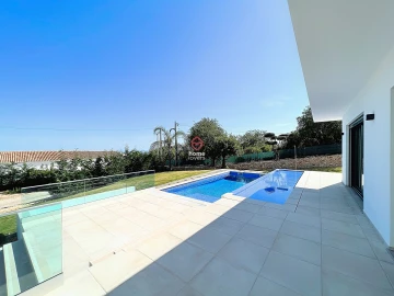 Moradia T4 para Venda em Loule (São Clemente)