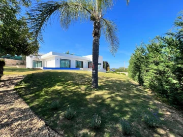 Moradia T4 para Venda em Loule (São Clemente)