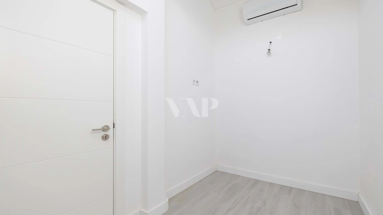 Apartamento T3 para Venda em Quarteira Foto 11