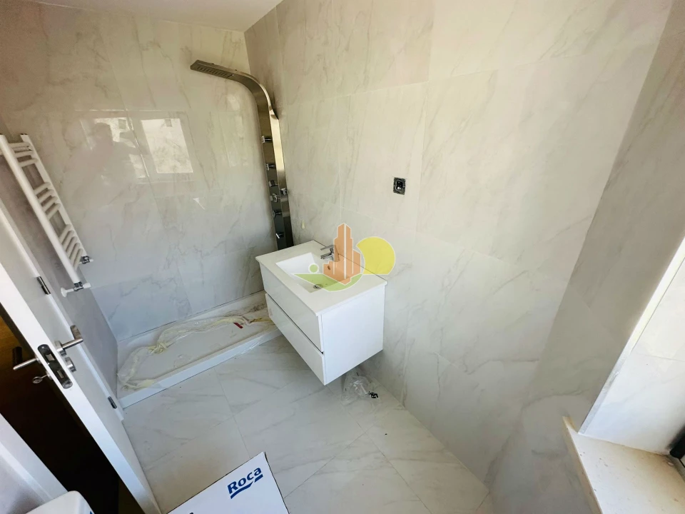 Apartamento T2 para Venda em Buarcos Foto 12