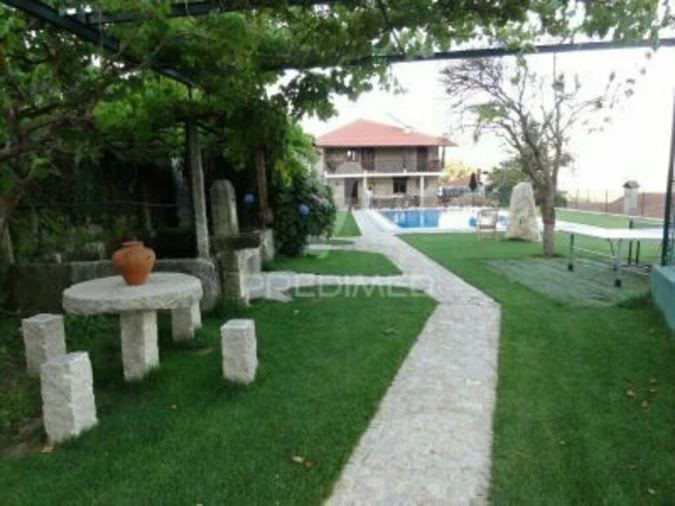 Moradia T3 para Venda em Couto de Esteves Foto 3