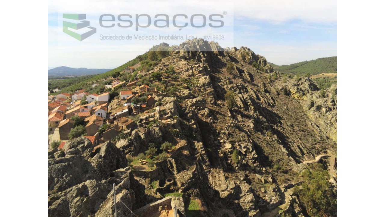 Moradia T2 para Venda em Penha Garcia Foto 4