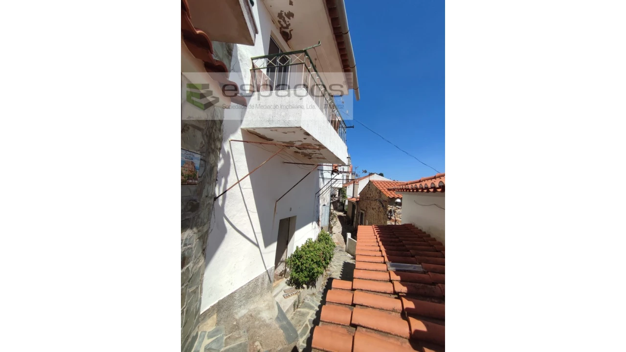 Moradia T2 para Venda em Penha Garcia Foto 2