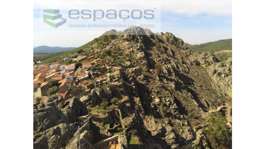 Moradia T2 para Venda em Penha Garcia Foto 3