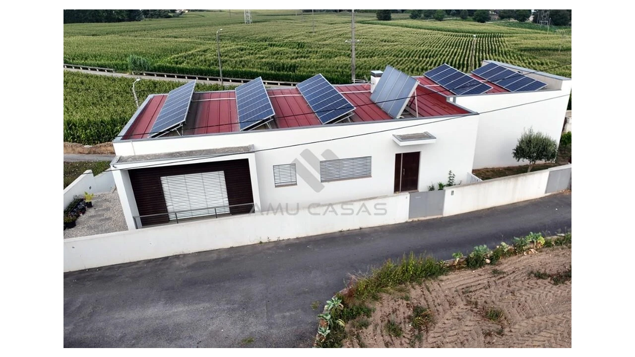 Moradia T3 para Venda em Salreu Foto 2