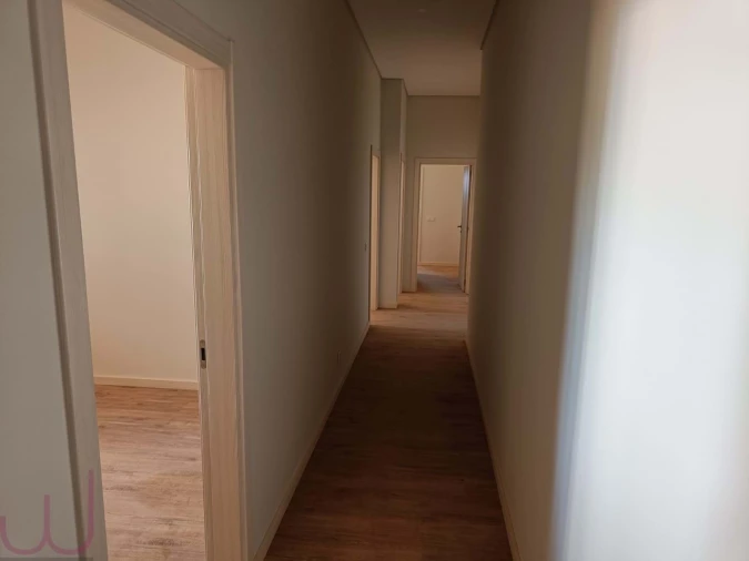 Apartamento T4 para Venda em Portimão Foto 9