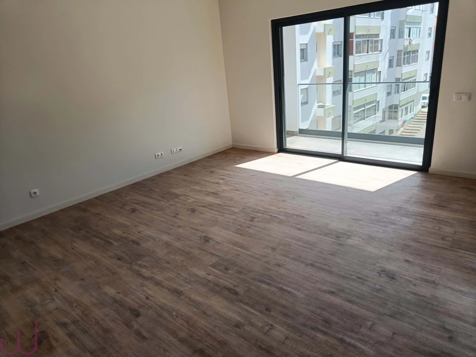Apartamento T4 para Venda em Portimão Foto 4