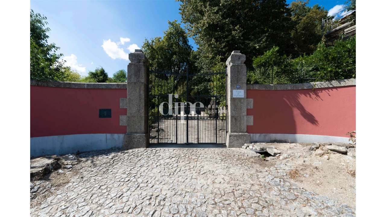 Moradia T9 para Venda em Azurem Foto 27