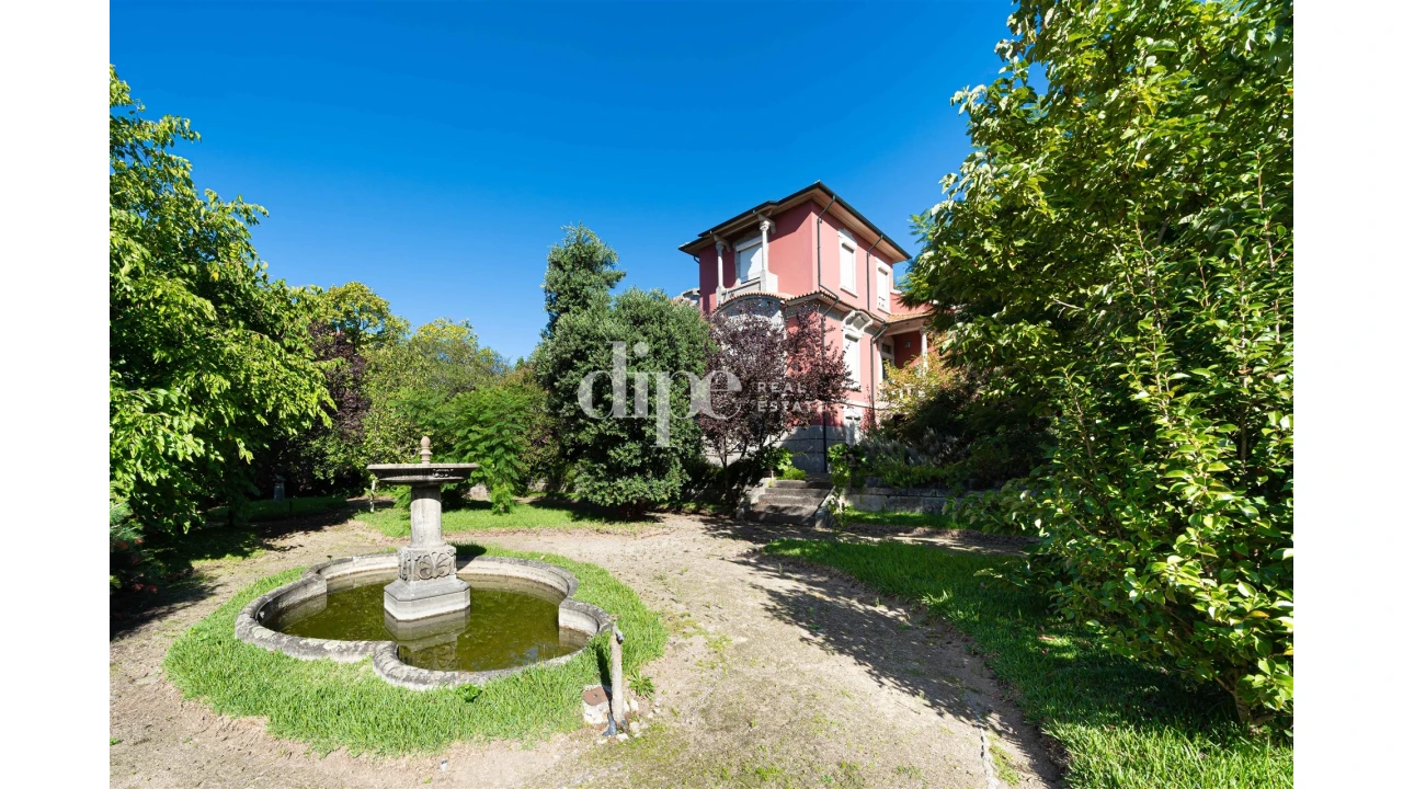 Moradia T9 para Venda em Azurem Foto 1