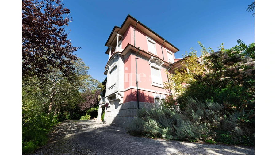 Moradia T9 para Venda em Azurem Foto 8