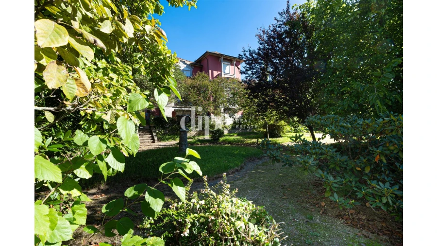 Moradia T9 para Venda em Azurem Foto 19