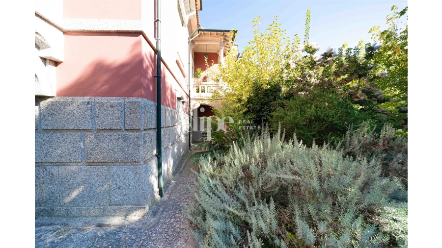 Moradia T9 para Venda em Azurem Foto 24