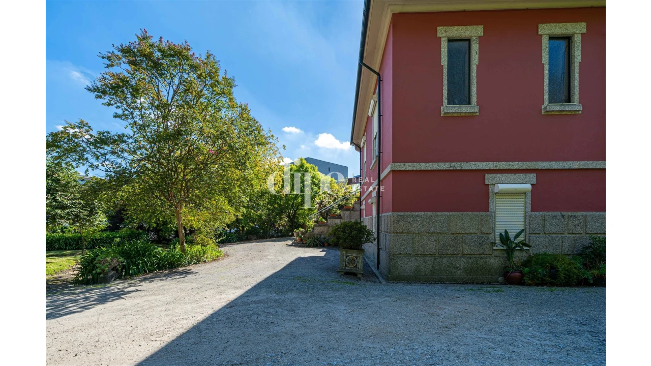 Moradia T9 para Venda em Azurem Foto 23