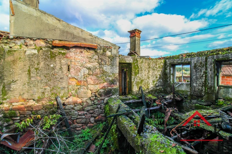 Moradia T4 para Venda em Caparrosa e Silvares Foto 8