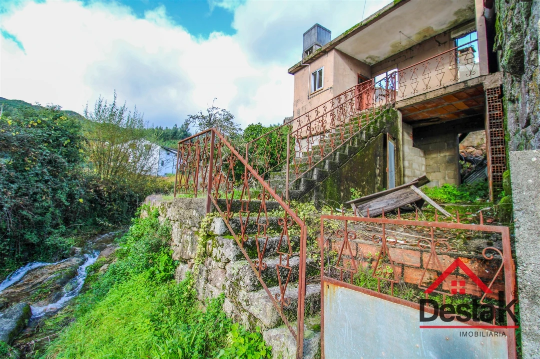 Moradia T4 para Venda em Caparrosa e Silvares Foto 12