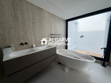 Moradia T4 para Venda em Quarteira