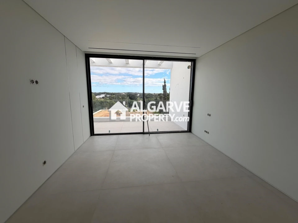 Moradia T4 para Venda em Quarteira Foto 14