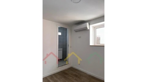 Moradia T1 para Venda em Mafamude e Vilar do Paraíso