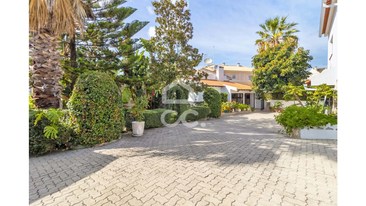 Moradia T8 para Venda em Amora Foto 2