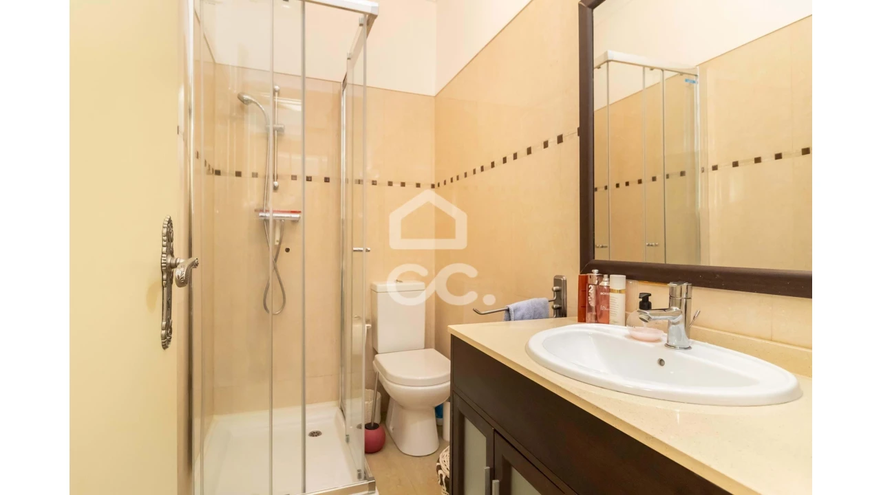 Moradia T8 para Venda em Amora Foto 43