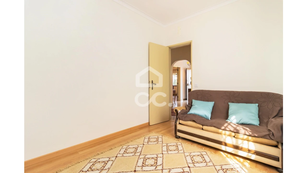 Moradia T8 para Venda em Amora Foto 30