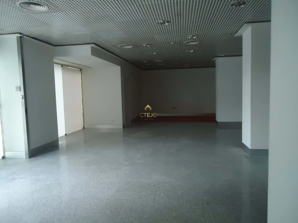 Negócio para Arrendamento em Póvoa de Santa Iria e Forte da Casa Foto 1