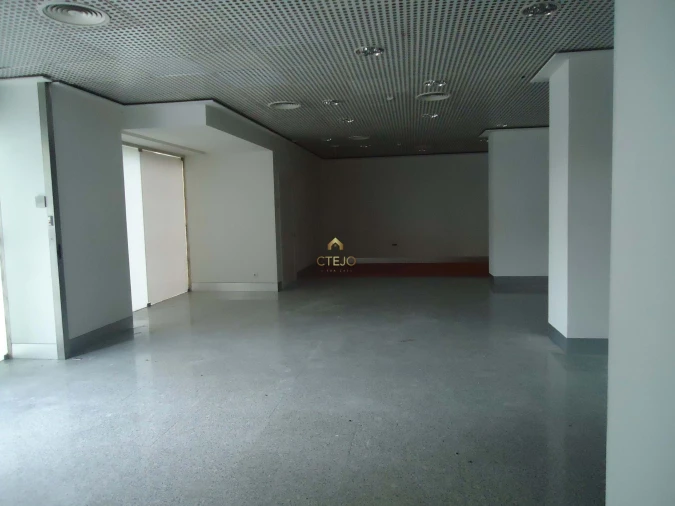 Negócio para Arrendamento em Póvoa de Santa Iria e Forte da Casa Foto 1