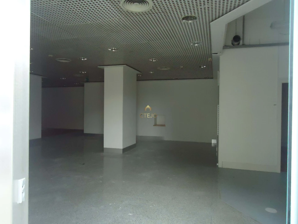 Negócio para Arrendamento em Póvoa de Santa Iria e Forte da Casa Foto 2