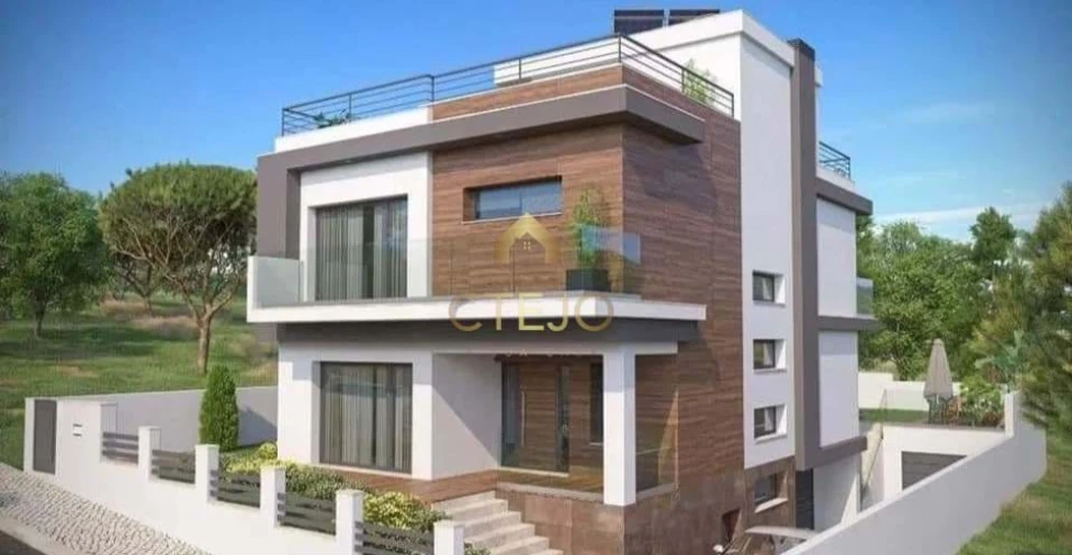 Moradia T4 para Venda em Vialonga Foto 3