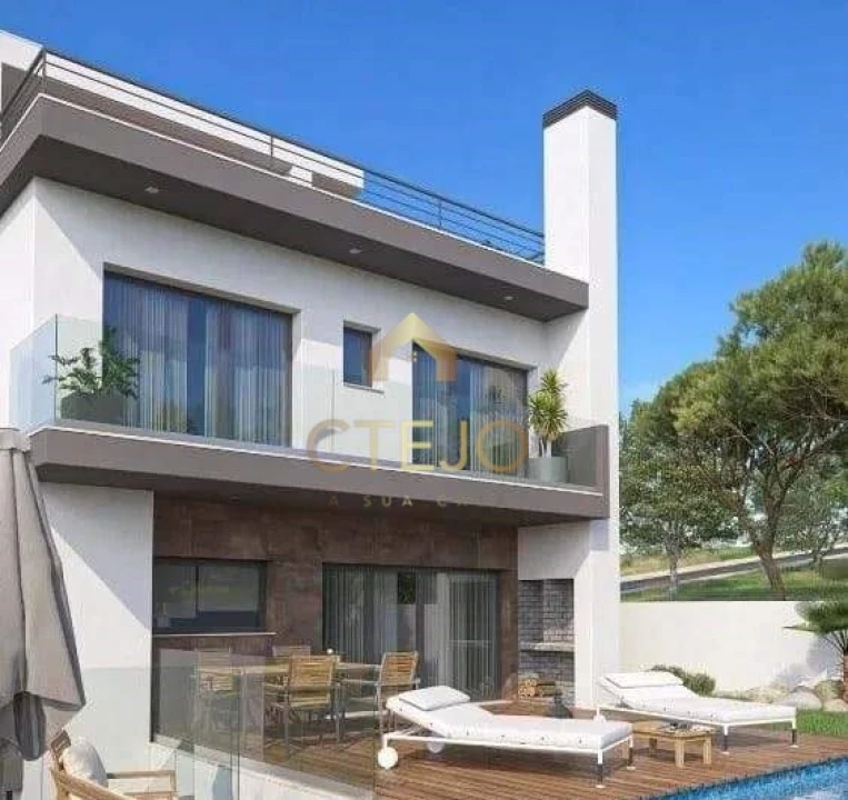 Moradia T4 para Venda em Vialonga Foto 2