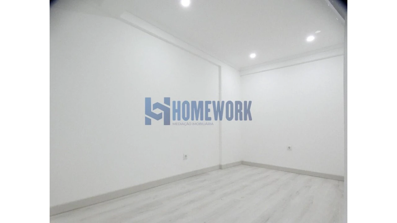 Apartamento T2 para Venda em Corroios Foto 11