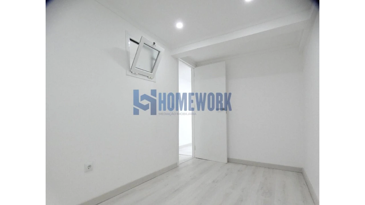 Apartamento T2 para Venda em Corroios Foto 12