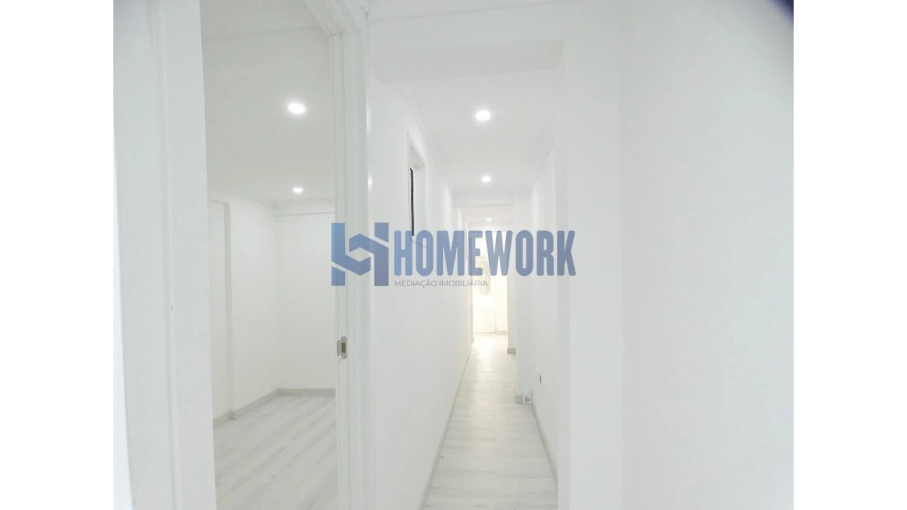 Apartamento T2 para Venda em Corroios Foto 9