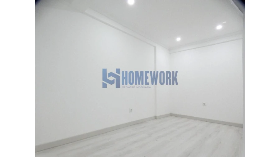 Apartamento T2 para Venda em Corroios Foto 11