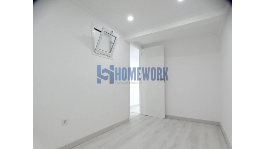 Apartamento T2 para Venda em Corroios Foto 12