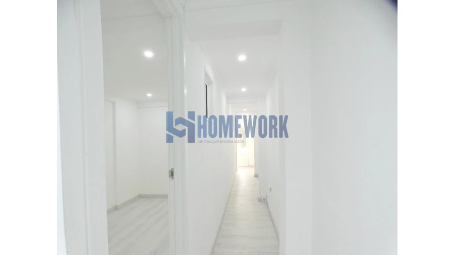 Apartamento T2 para Venda em Corroios Foto 9