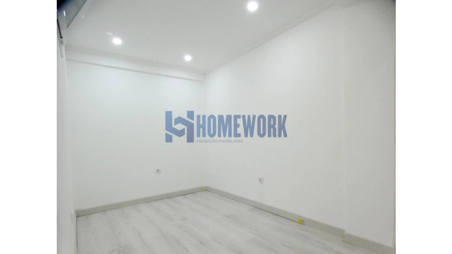 Apartamento T2 para Venda em Corroios Foto 10