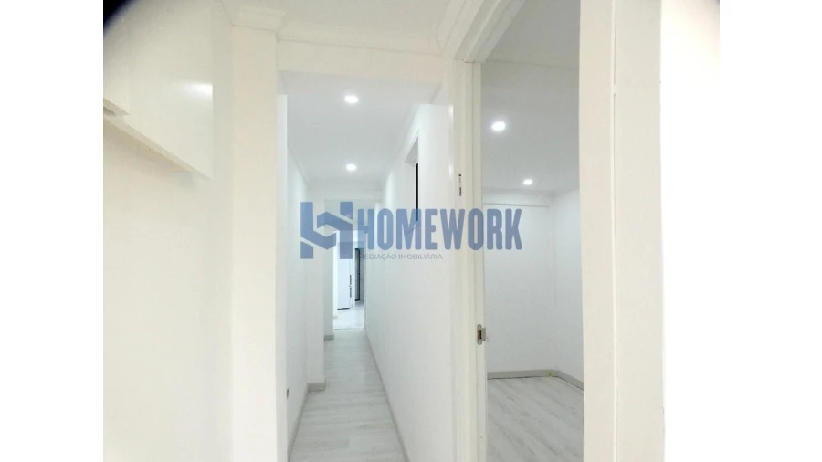 Apartamento T2 para Venda em Corroios Foto 8