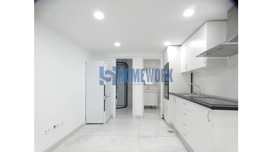 Apartamento T2 para Venda em Corroios Foto 2