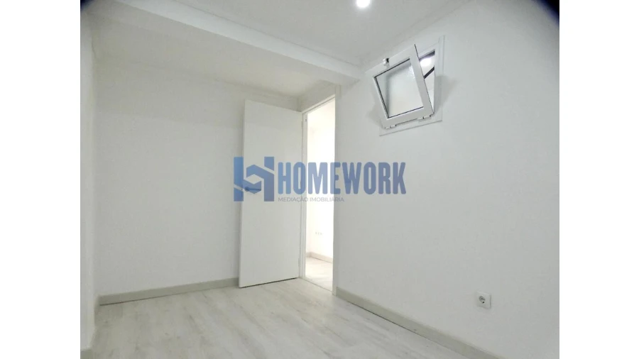 Apartamento T2 para Venda em Corroios Foto 6