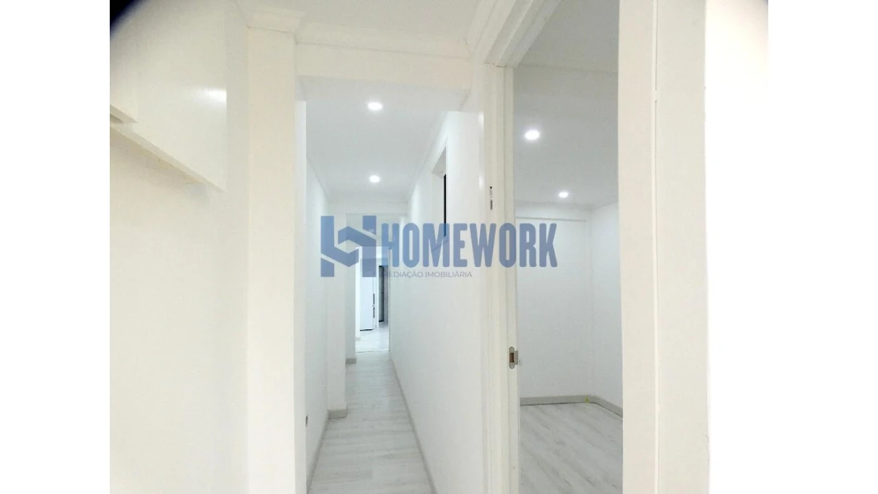 Apartamento T2 para Venda em Corroios Foto 8