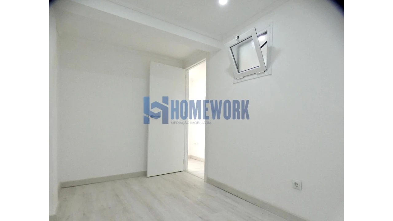 Apartamento T2 para Venda em Corroios Foto 6