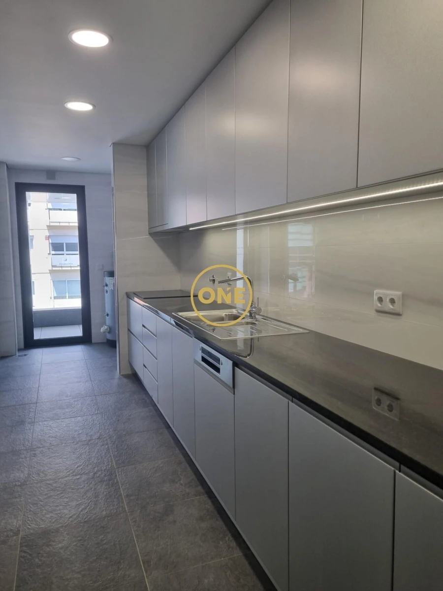 Apartamento T4 para Venda em Cedofeita, Santo Ildefonso, Sé, Miragaia, São Nicolau e Vitória Foto 4